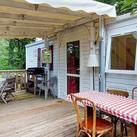 Cozy Stacaravan In Campsite