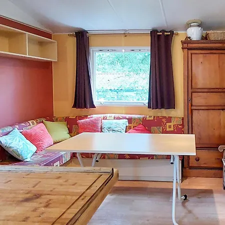 Cozy Stacaravan In Campsite