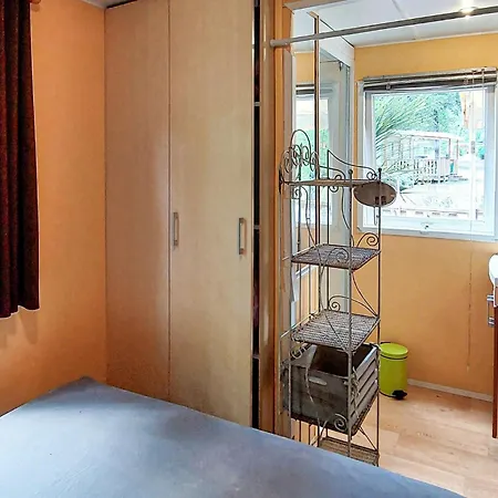 Cozy Stacaravan In Kemp Saint-Paul-lès-Dax