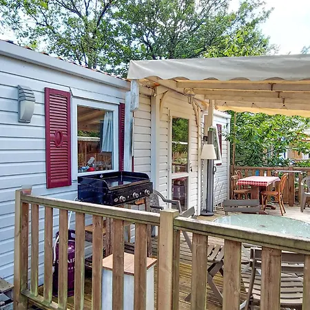 Cozy Stacaravan In Kemp 3*