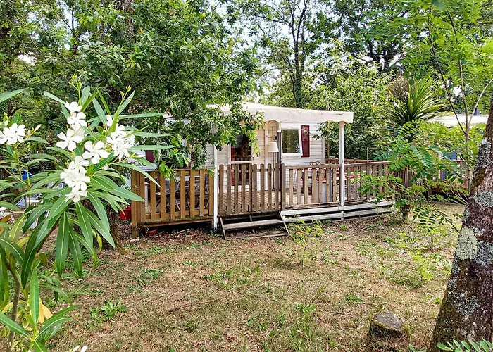 Cozy Stacaravan In Saint-Paul-lès-Dax