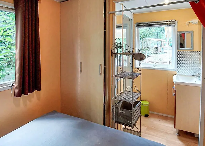 Cozy Stacaravan In Parque de Campismo Saint-Paul-lès-Dax