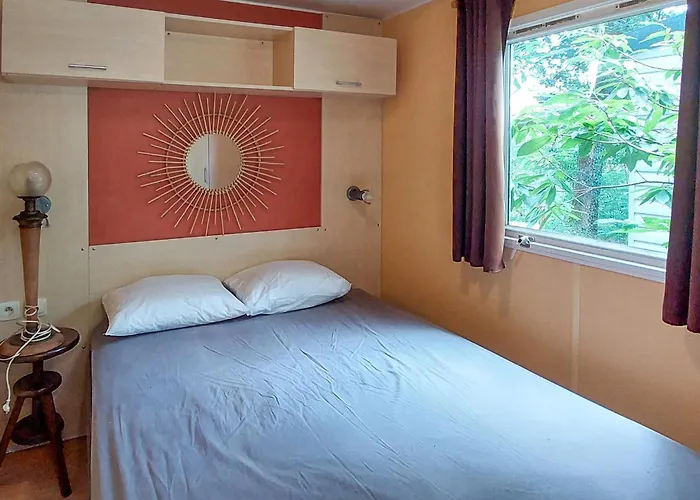 Cozy Stacaravan In Parque de Campismo 3*