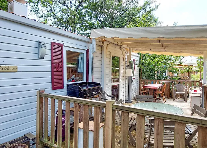 Cozy Stacaravan In Parque de Campismo 3*