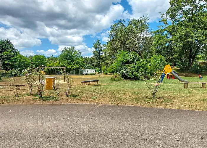 Cozy Stacaravan In 3* Saint-Paul-lès-Dax